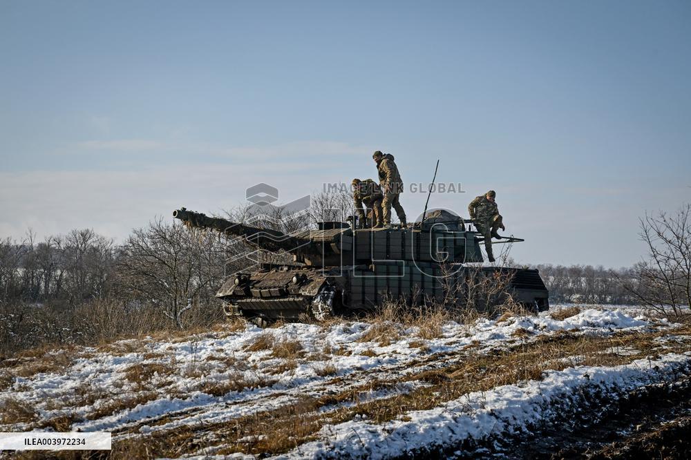 Live fire exercise of Ukrainian tank crews