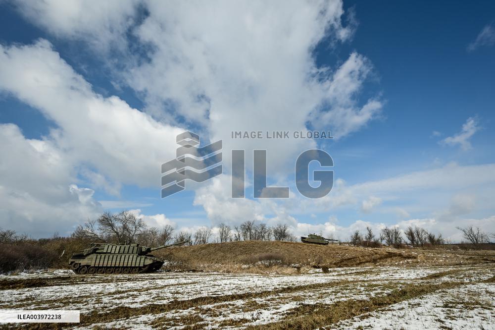Live fire exercise of Ukrainian tank crews