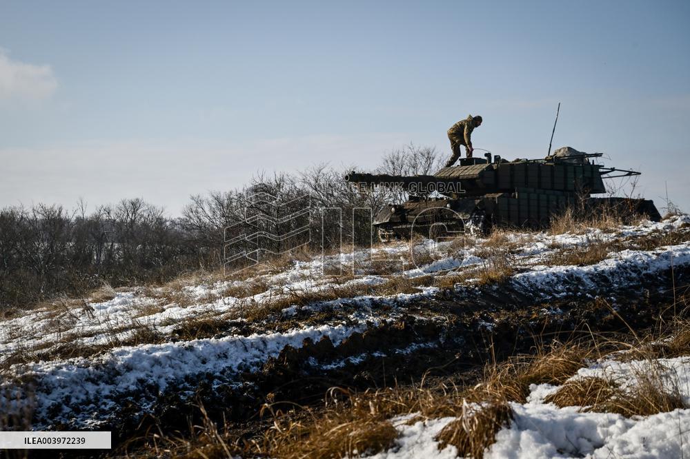 Live fire exercise of Ukrainian tank crews
