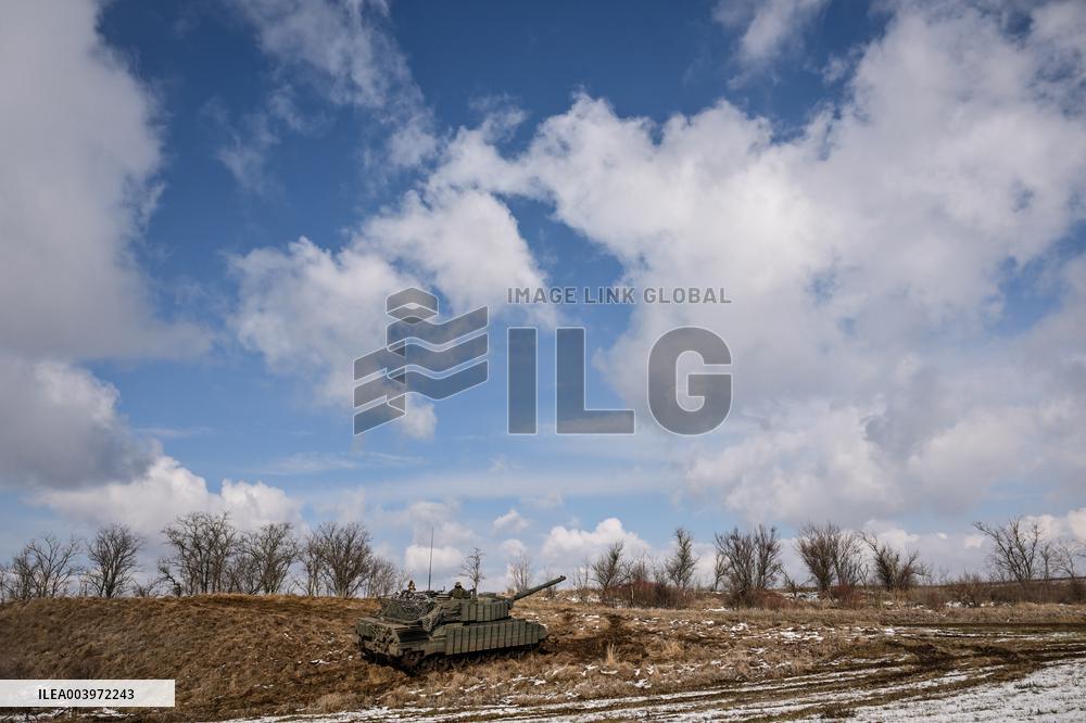 Live fire exercise of Ukrainian tank crews