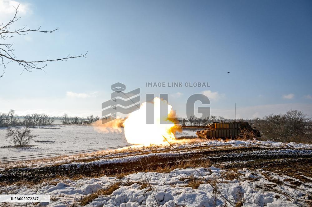 Live fire exercise of Ukrainian tank crews