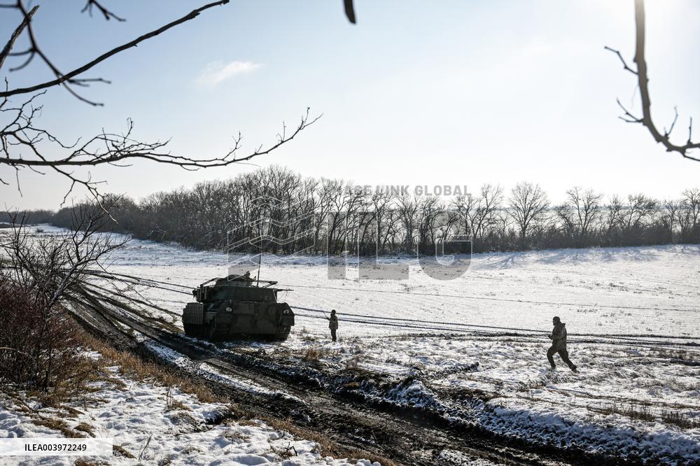 Live fire exercise of Ukrainian tank crews