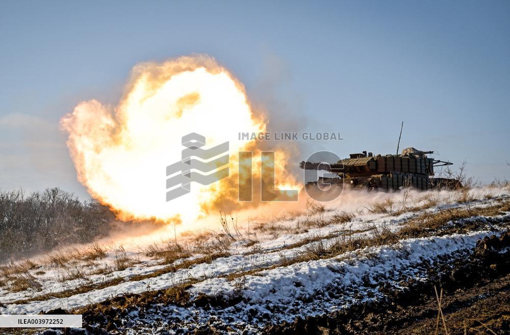 Live fire exercise of Ukrainian tank crews