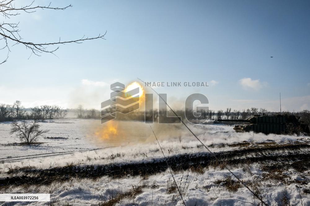 Live fire exercise of Ukrainian tank crews