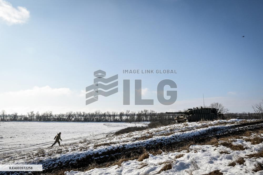 Live fire exercise of Ukrainian tank crews