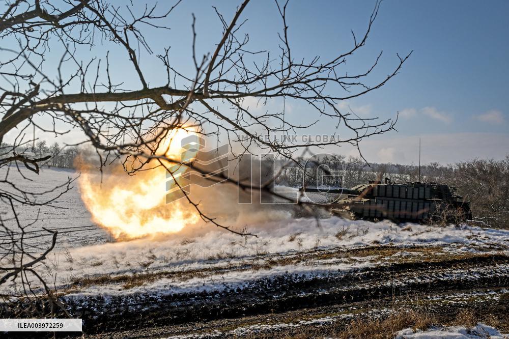 Live fire exercise of Ukrainian tank crews
