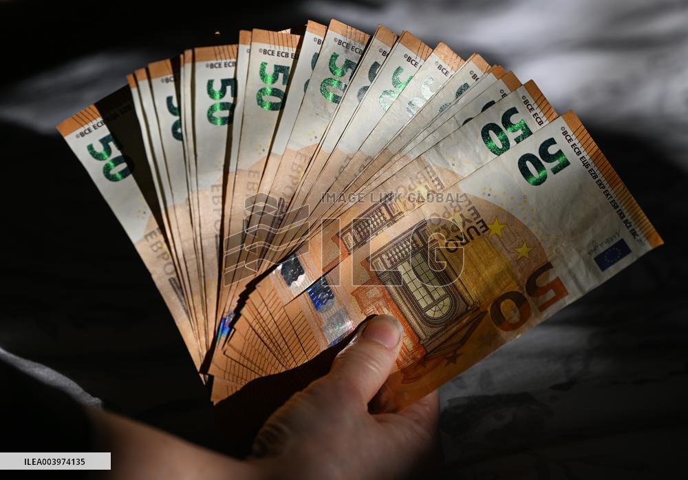 International Currencies In Hand – Financial Illustrations