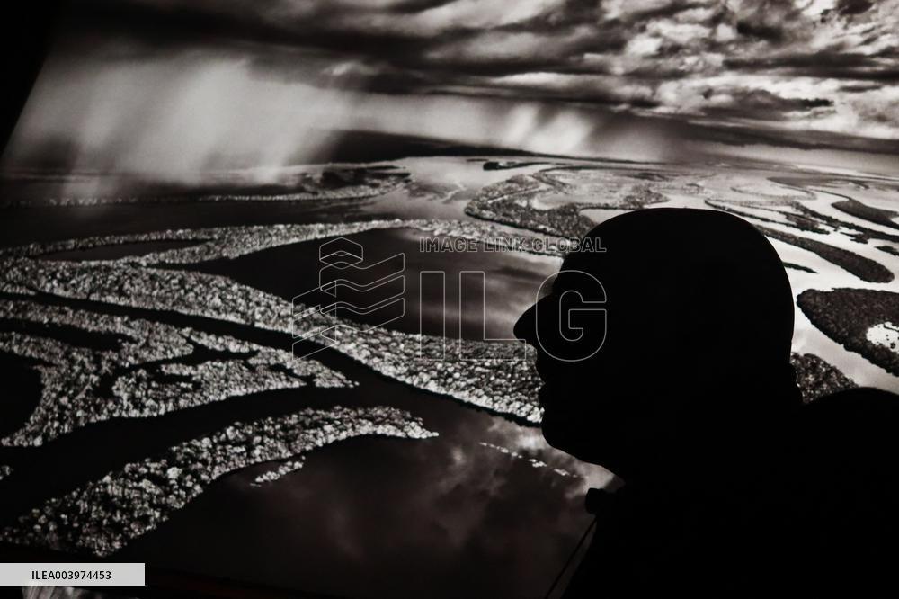 Sebastião Salgado At Amazonia Exhibition - Mexico City