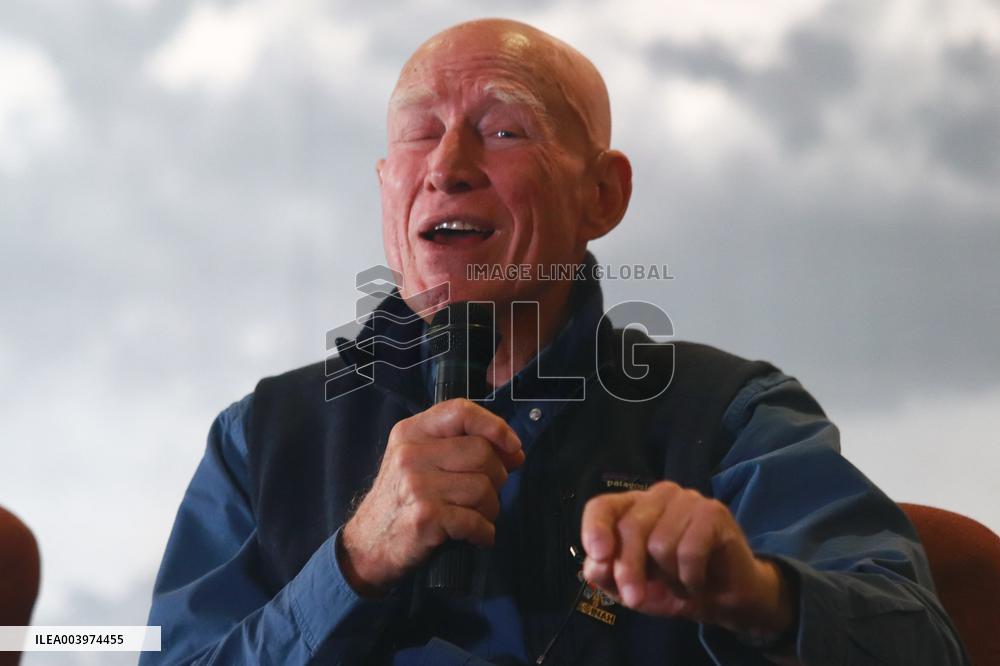 Sebastião Salgado At Amazonia Exhibition - Mexico City