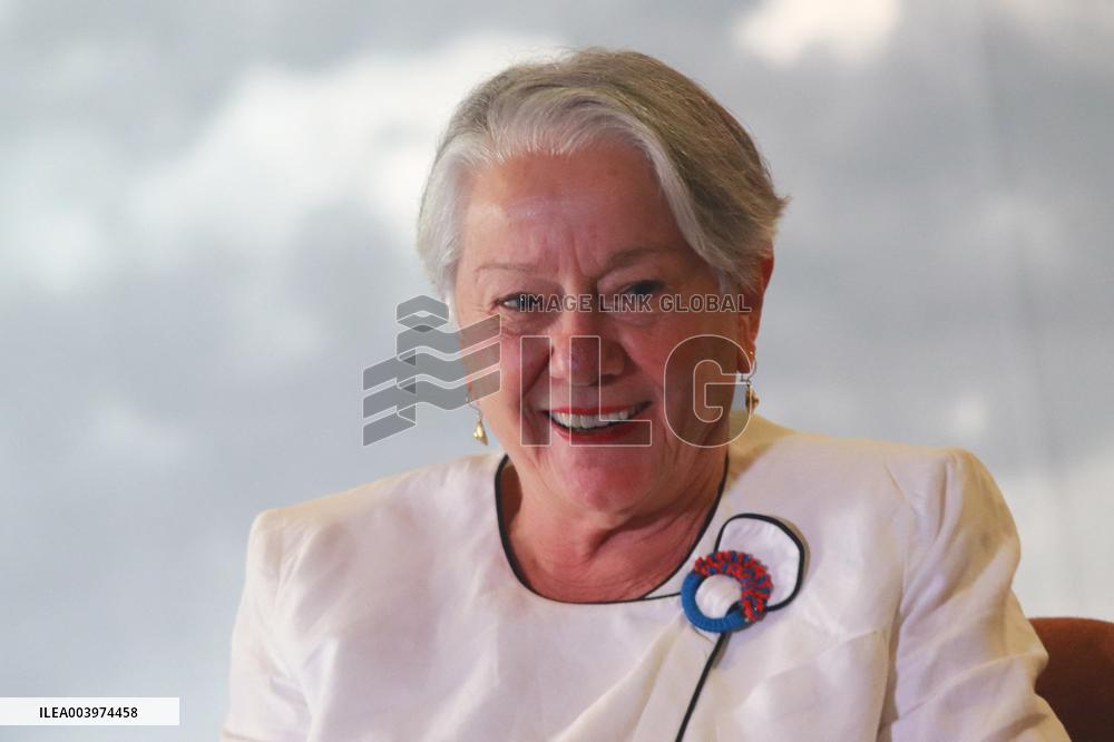 Sebastião Salgado At Amazonia Exhibition - Mexico City