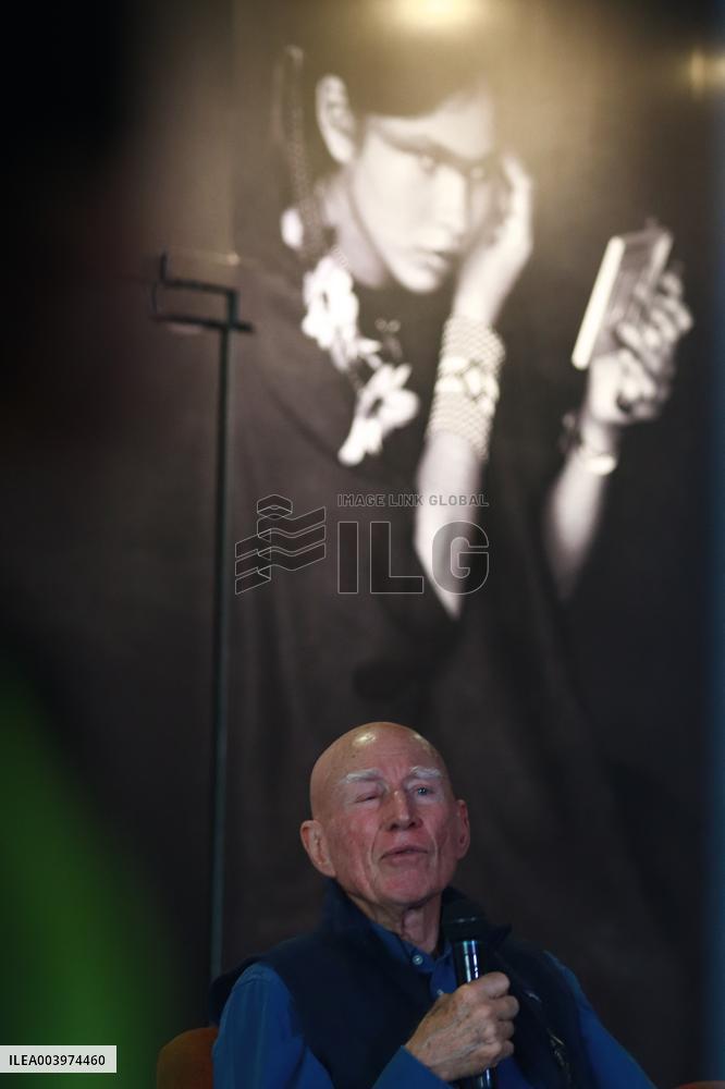 Sebastião Salgado At Amazonia Exhibition - Mexico City