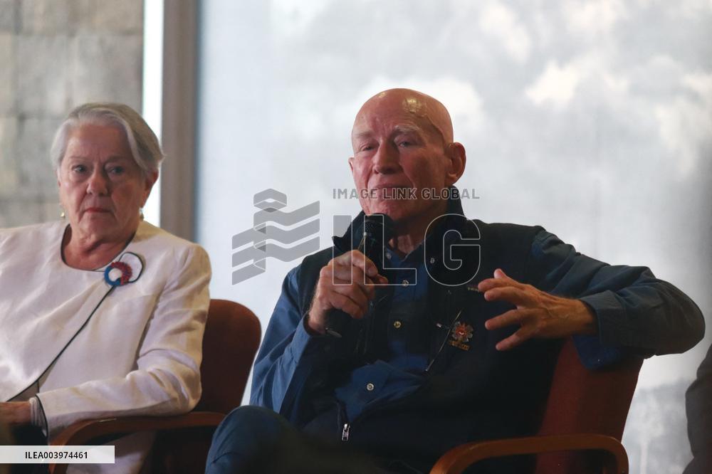 Sebastião Salgado At Amazonia Exhibition - Mexico City