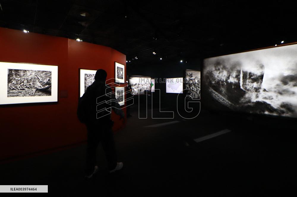 Sebastião Salgado At Amazonia Exhibition - Mexico City