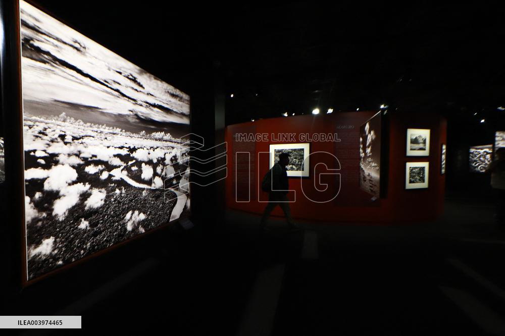 Sebastião Salgado At Amazonia Exhibition - Mexico City