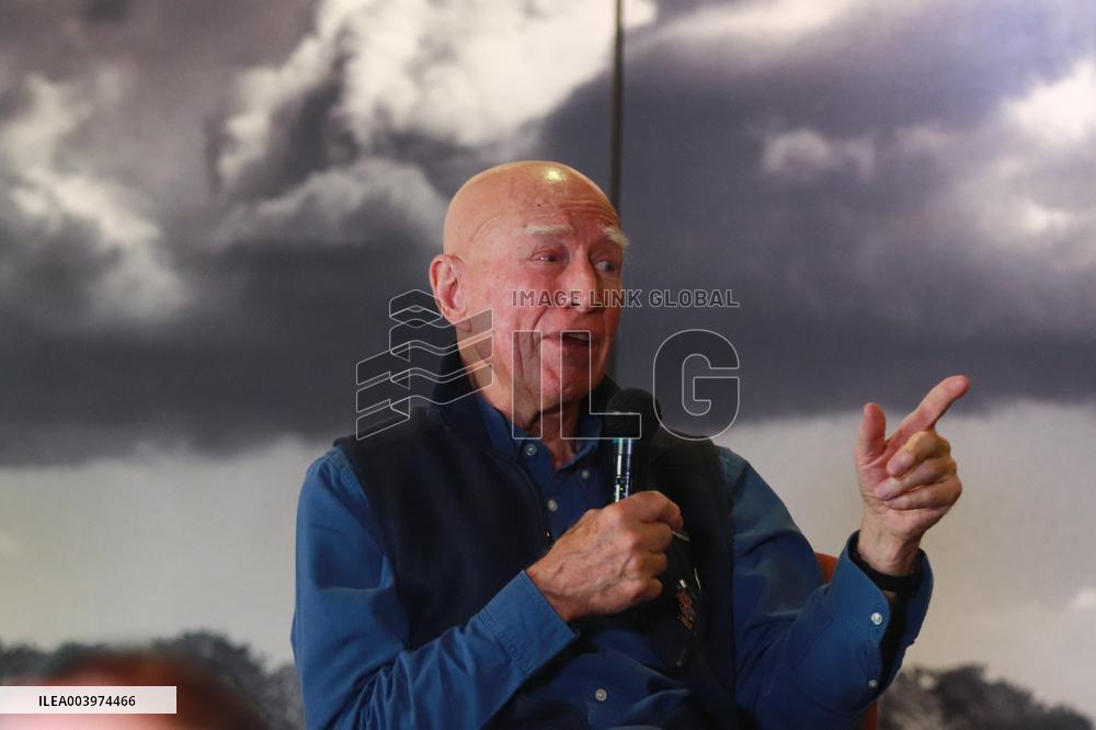 Sebastião Salgado At Amazonia Exhibition - Mexico City