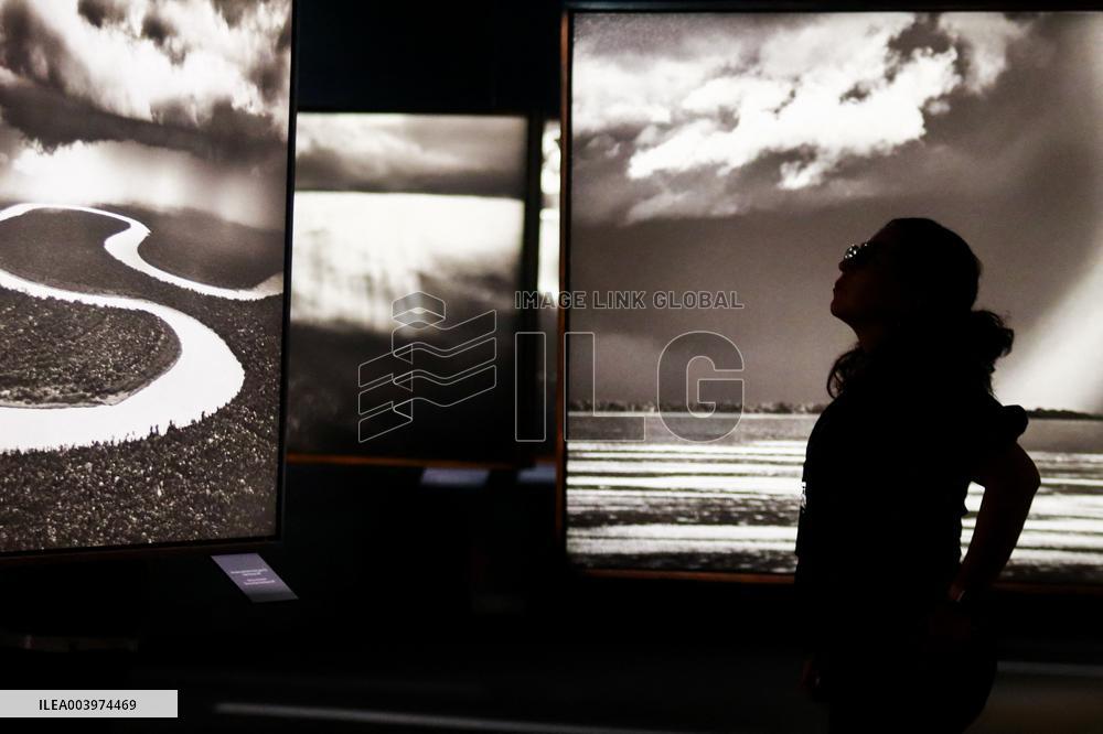 Sebastião Salgado At Amazonia Exhibition - Mexico City