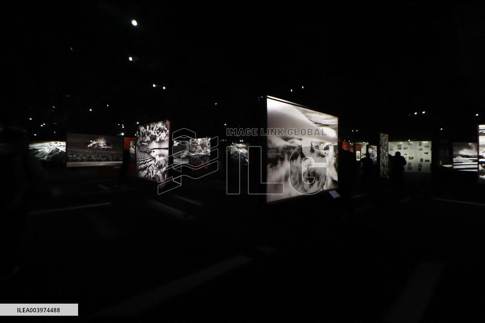 Sebastião Salgado At Amazonia Exhibition - Mexico City