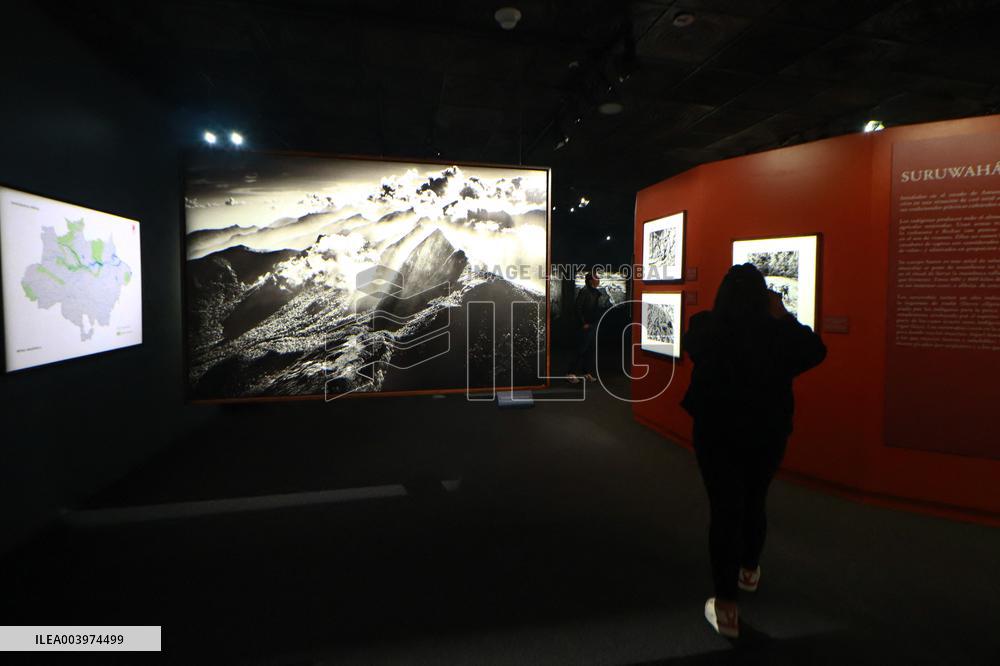 Sebastião Salgado At Amazonia Exhibition - Mexico City