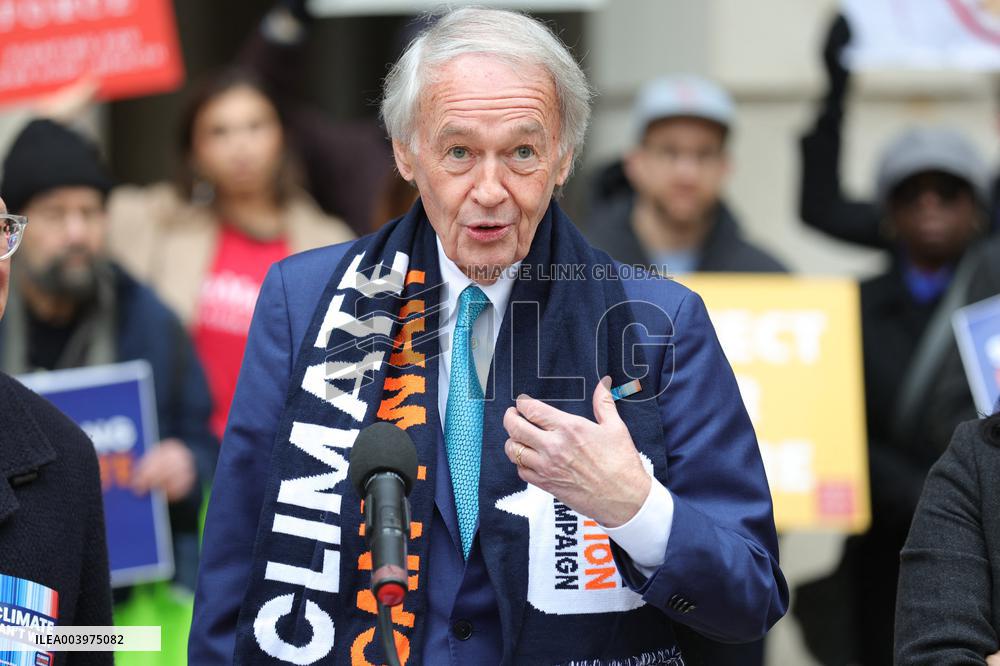 Elon Musk pushes Senator Markey away from EPA - DC