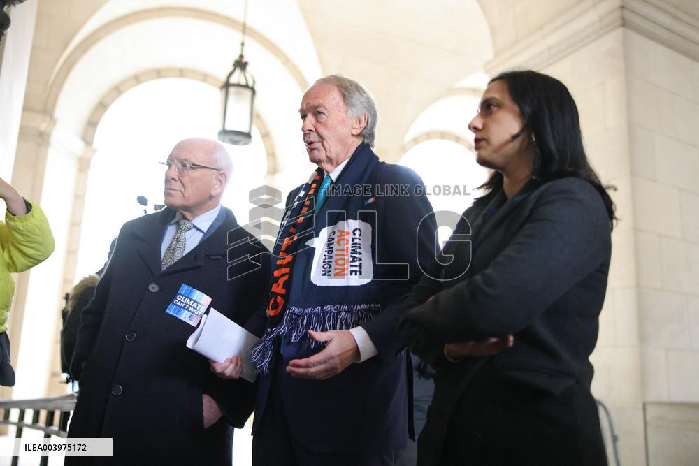 Elon Musk pushes Senator Markey away from EPA - DC