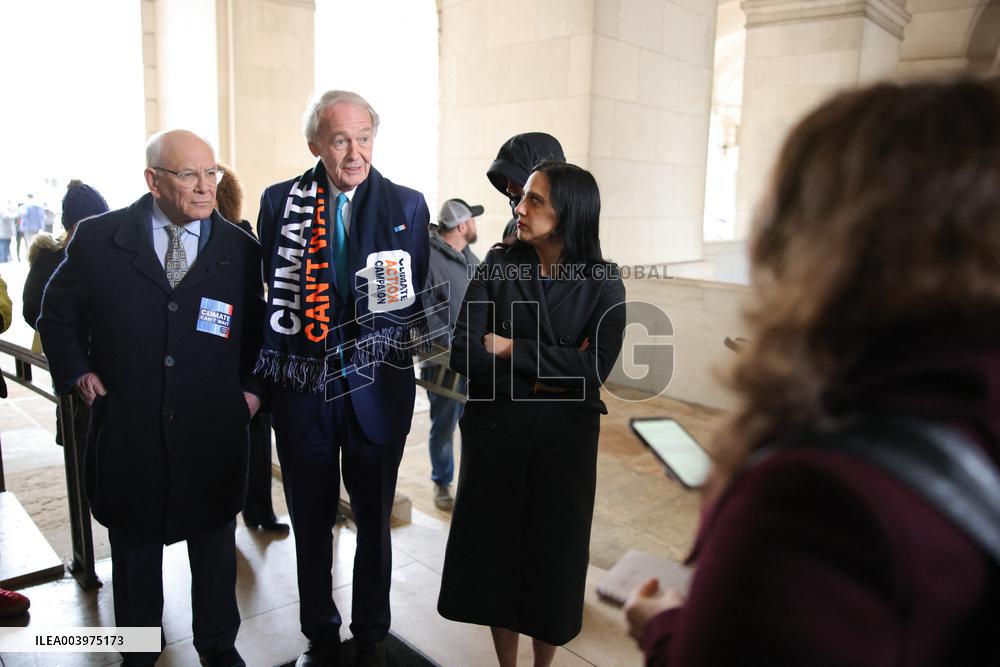 Elon Musk pushes Senator Markey away from EPA - DC