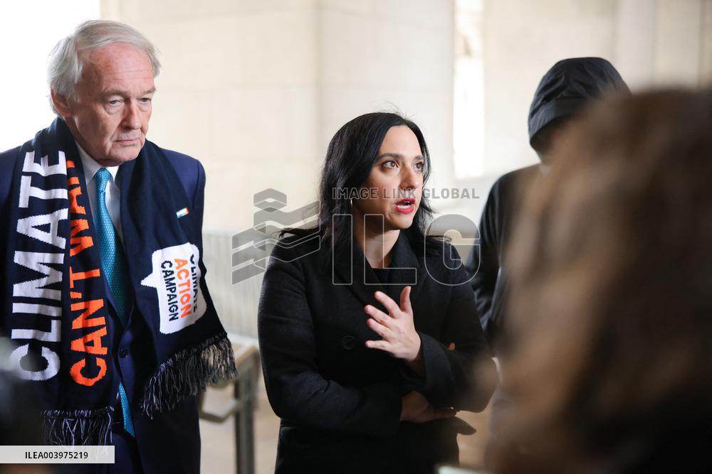 Elon Musk pushes Senator Markey away from EPA - DC