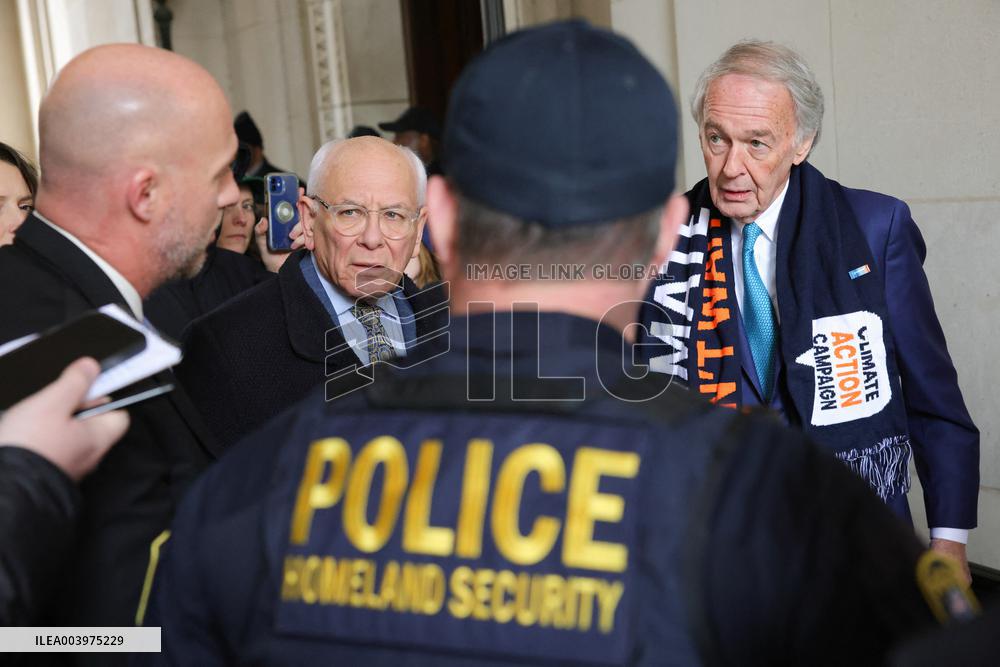 Elon Musk pushes Senator Markey away from EPA - DC