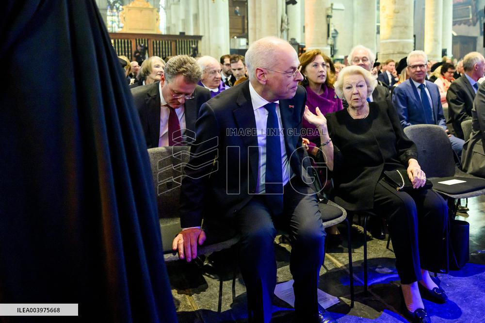 Princess Beatrix at the 450th Dies Natalis of Leiden University - NLD
