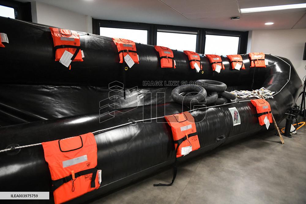 Bruno Retailleau visits premises of the Office for Combating the Smuggling of Migrants in Lognes FA