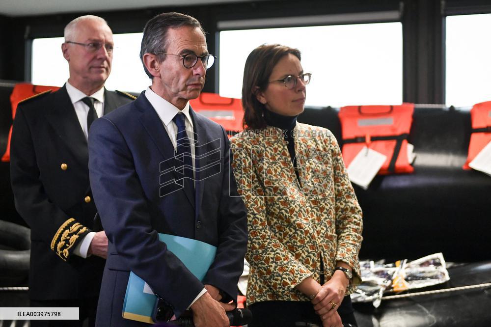 Bruno Retailleau visits premises of the Office for Combating the Smuggling of Migrants in Lognes FA