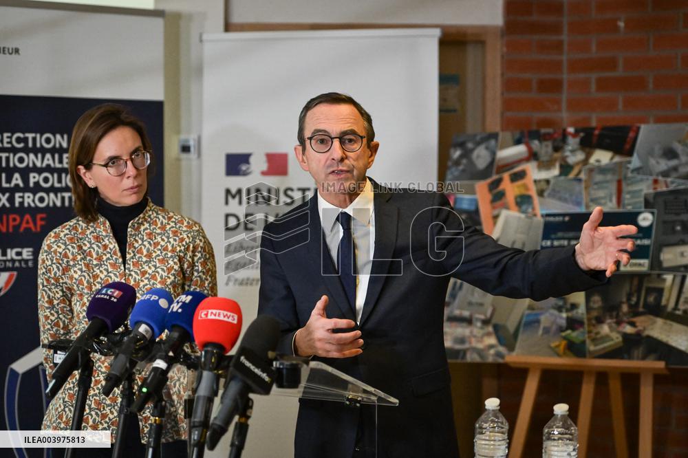 Bruno Retailleau visits premises of the Office for Combating the Smuggling of Migrants in Lognes FA