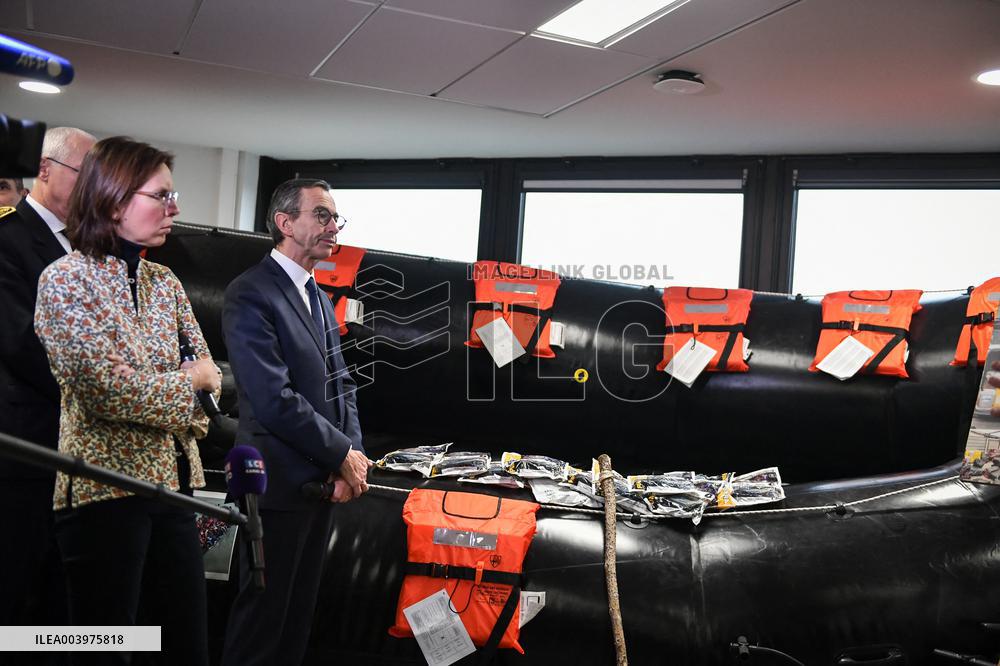 Bruno Retailleau visits premises of the Office for Combating the Smuggling of Migrants in Lognes FA