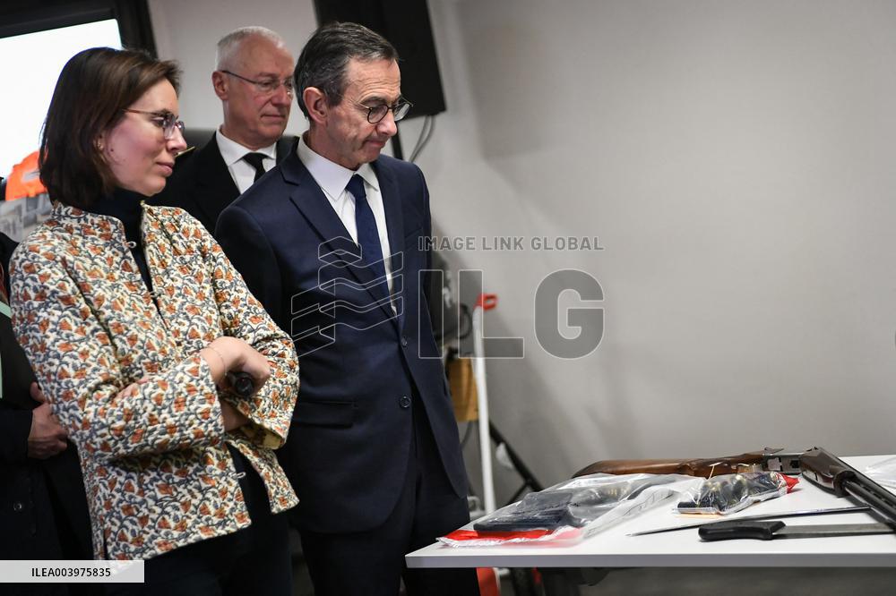 Bruno Retailleau visits premises of the Office for Combating the Smuggling of Migrants in Lognes FA