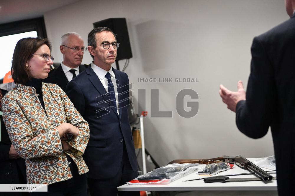 Bruno Retailleau visits premises of the Office for Combating the Smuggling of Migrants in Lognes FA