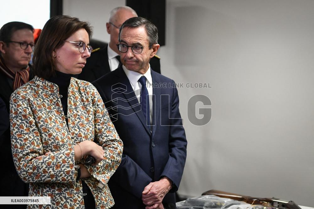 Bruno Retailleau visits premises of the Office for Combating the Smuggling of Migrants in Lognes FA