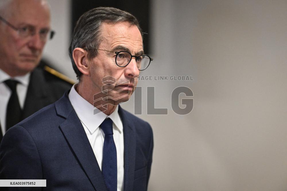 Bruno Retailleau visits premises of the Office for Combating the Smuggling of Migrants in Lognes FA