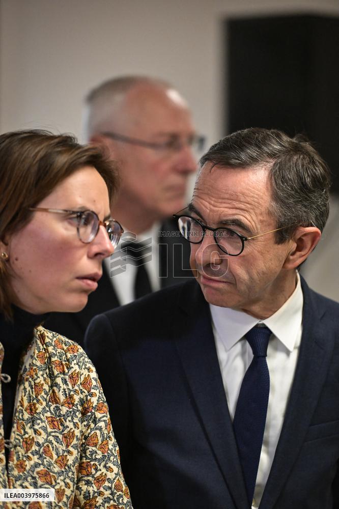 Bruno Retailleau visits premises of the Office for Combating the Smuggling of Migrants in Lognes FA