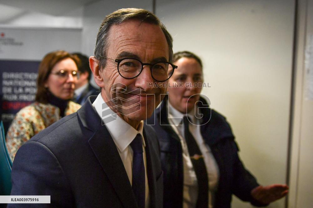 Bruno Retailleau visits premises of the Office for Combating the Smuggling of Migrants in Lognes FA