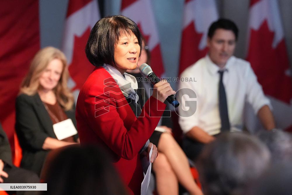 Trudeau Speaks at Canada-U.S. Economic Summit - Toronto