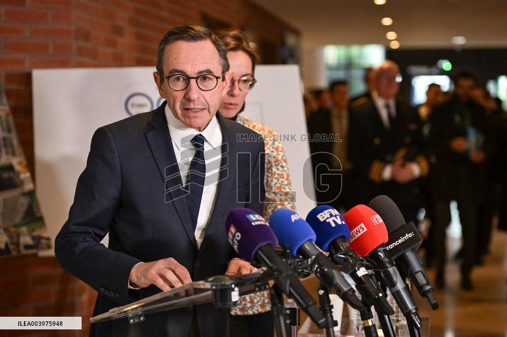 Bruno Retailleau visits premises of the Office for Combating the Smuggling of Migrants in Lognes FA