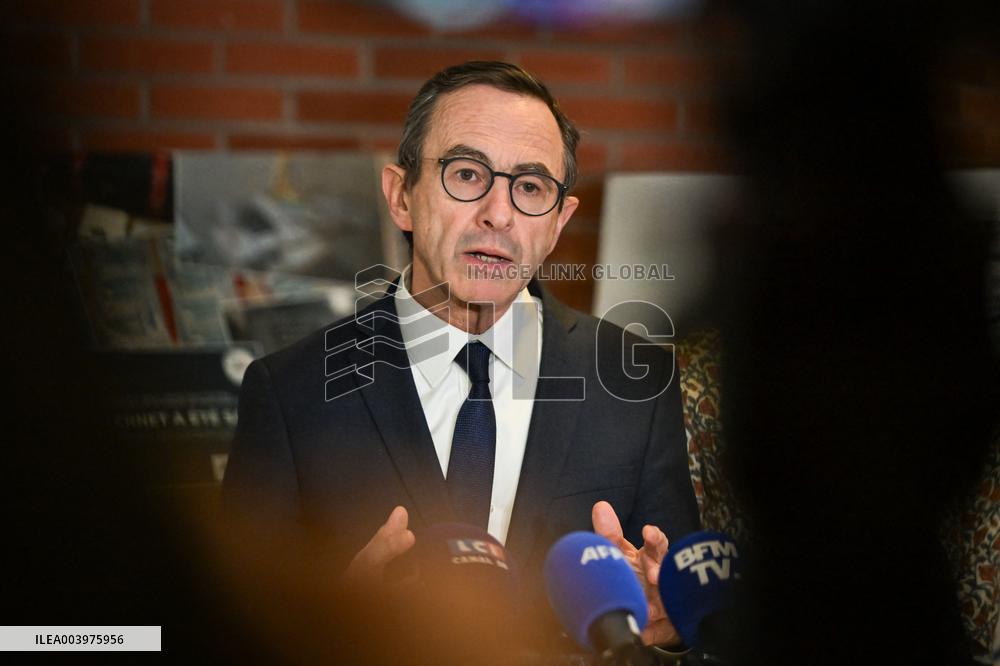 Bruno Retailleau visits premises of the Office for Combating the Smuggling of Migrants in Lognes FA