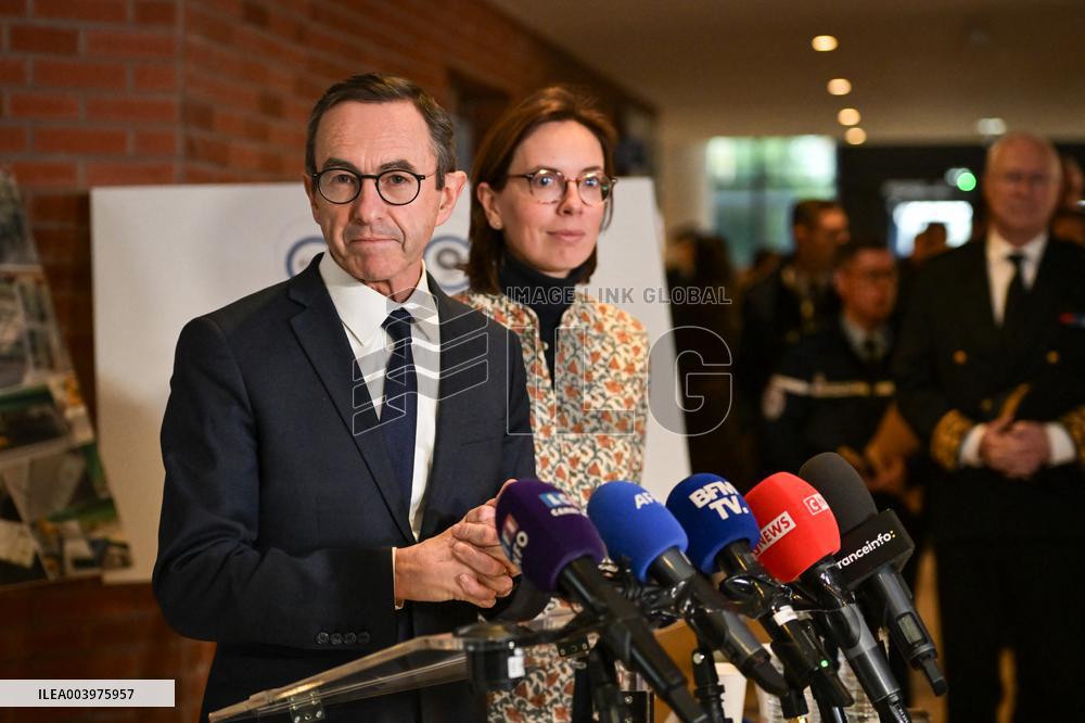 Bruno Retailleau visits premises of the Office for Combating the Smuggling of Migrants in Lognes FA