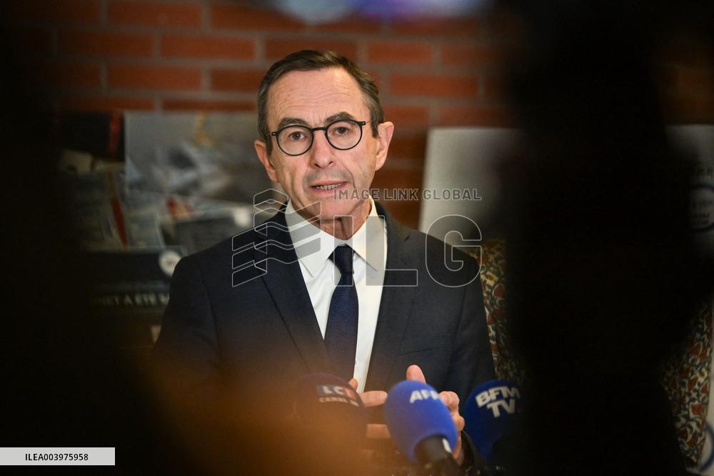 Bruno Retailleau visits premises of the Office for Combating the Smuggling of Migrants in Lognes FA