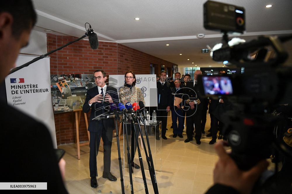 Bruno Retailleau visits premises of the Office for Combating the Smuggling of Migrants in Lognes FA