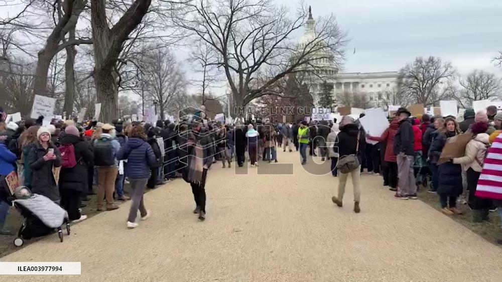 US: 50501 Movement Sparks Nationwide Protests Against Trump’s Policies 8