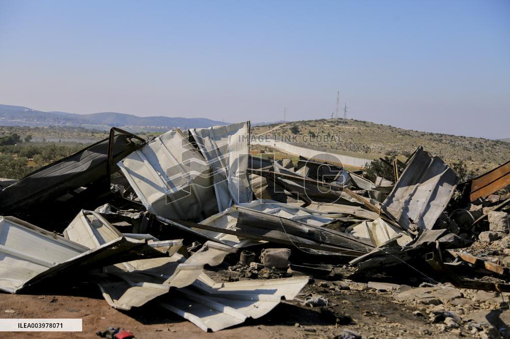 Israeli army demolishes industrial facilities and electrical network - West Bank