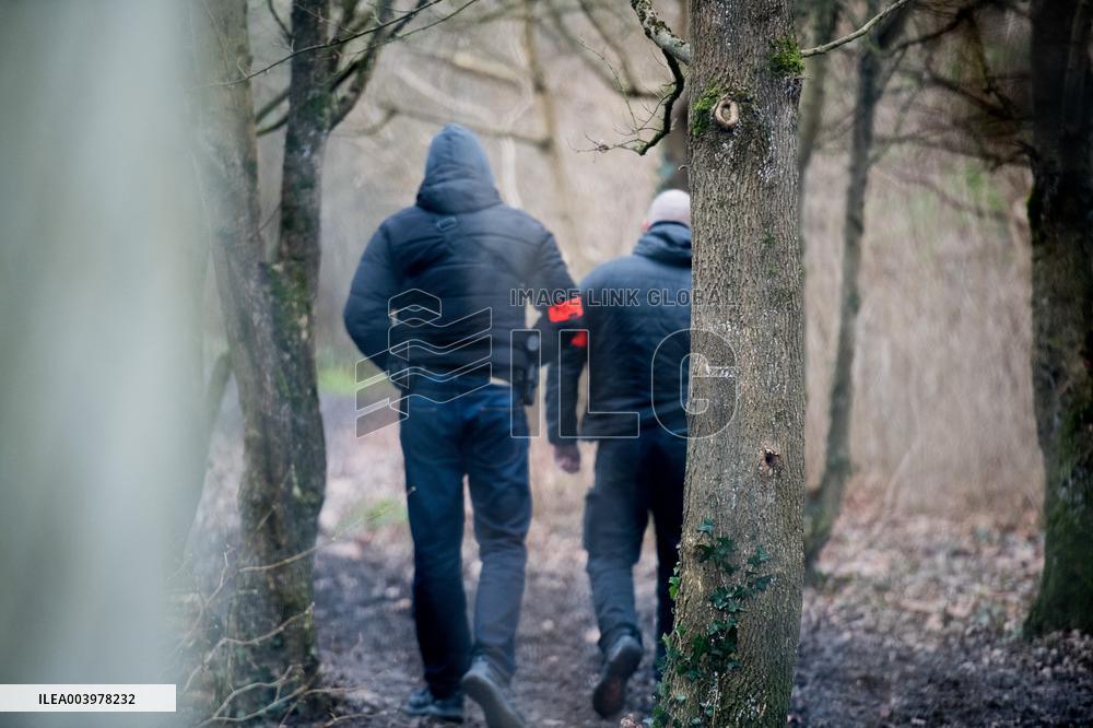 Schoolgirl Found Dead In A Wood - Essonne