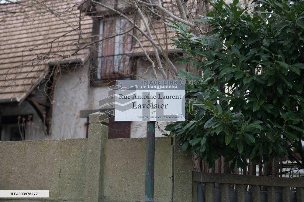 Schoolgirl Found Dead In A Wood - Essonne