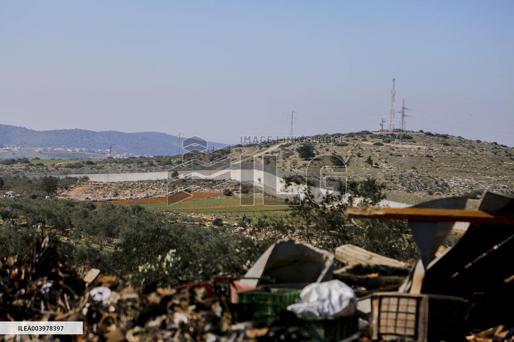 Israeli army demolishes industrial facilities and electrical network - West Bank