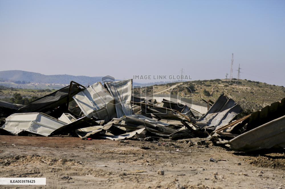 Israeli army demolishes industrial facilities and electrical network - West Bank